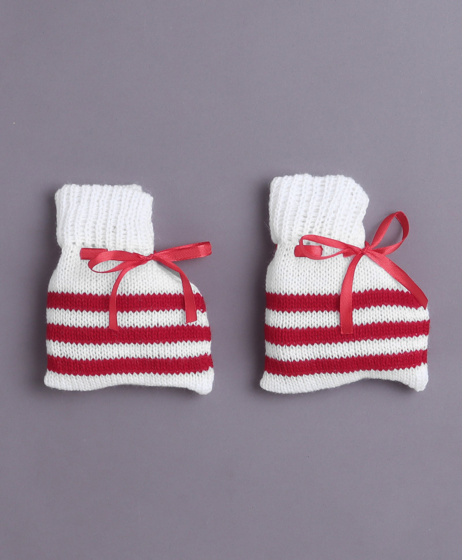 White & Maroon Baby Boys Full Sleeves Acrylic Blend Sweater With Cap & Socks